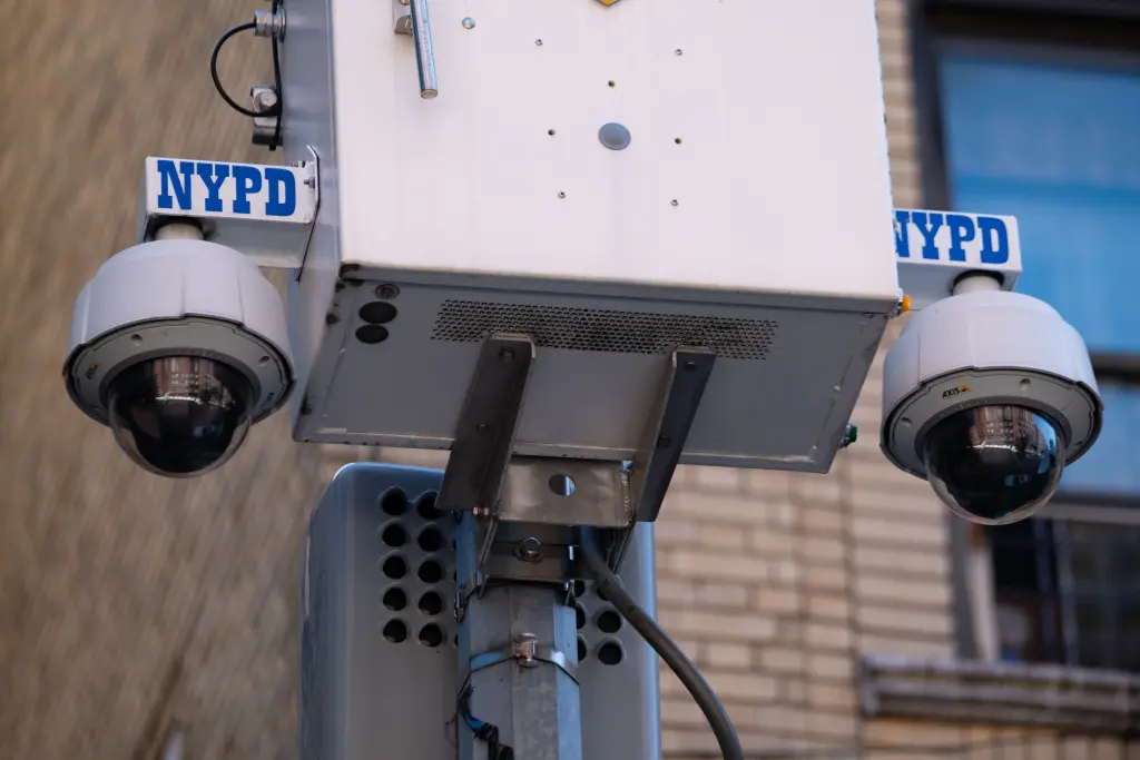nypd-surveillance-camera-installed-across-39991368 nypd-surveillance-camera-installed-across-39991368